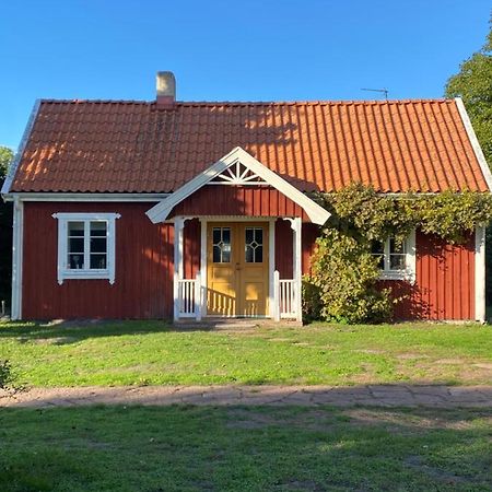 Bo I Egen Stuga Pa Haerlig Oelandsgard Köpingsvik Kültér fotó