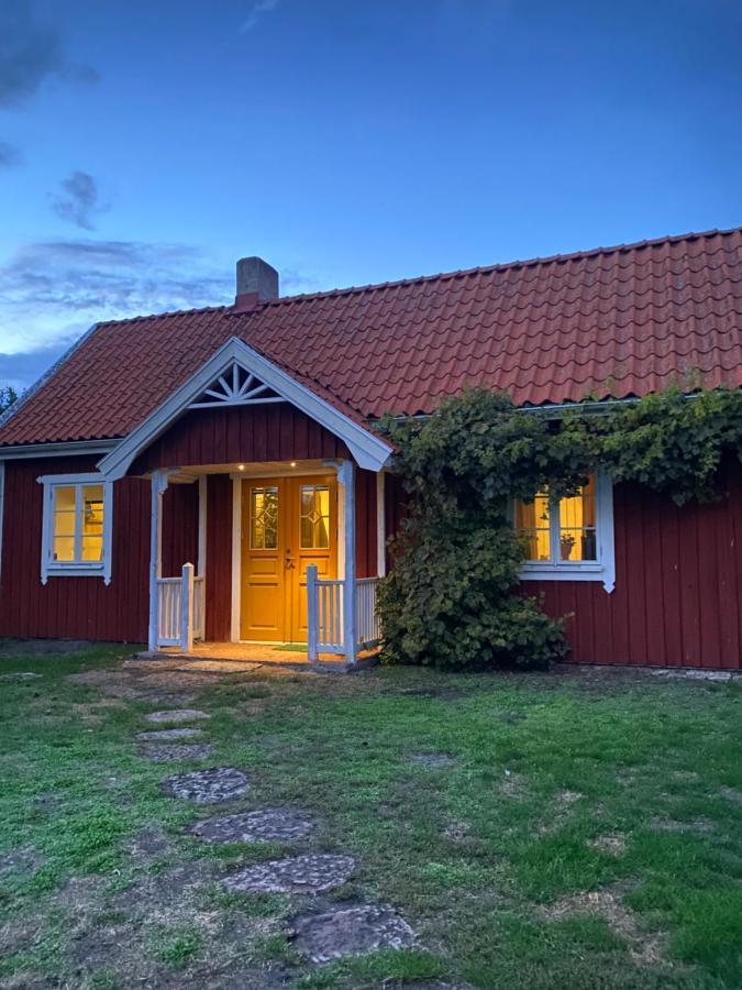 Bo I Egen Stuga Pa Haerlig Oelandsgard Köpingsvik Kültér fotó