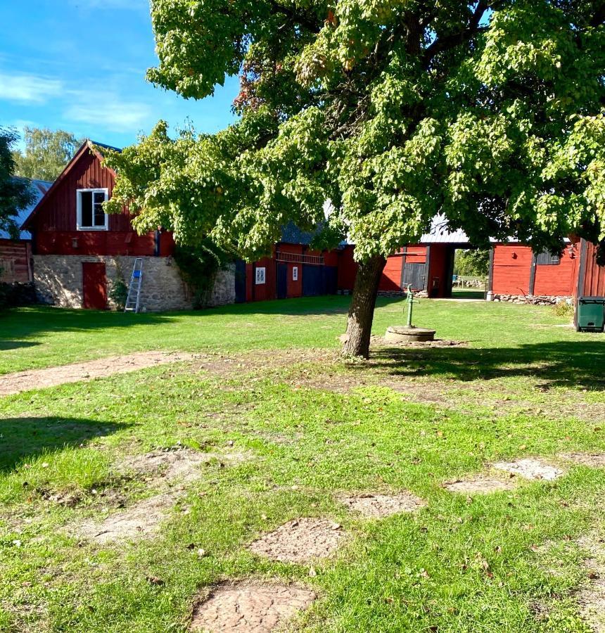 Bo I Egen Stuga Pa Haerlig Oelandsgard Köpingsvik Kültér fotó