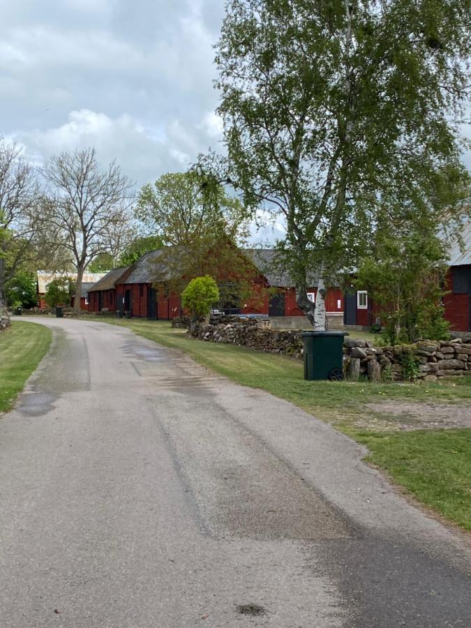 Bo I Egen Stuga Pa Haerlig Oelandsgard Köpingsvik Kültér fotó