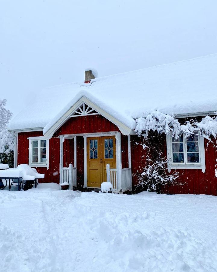 Bo I Egen Stuga Pa Haerlig Oelandsgard Köpingsvik Kültér fotó