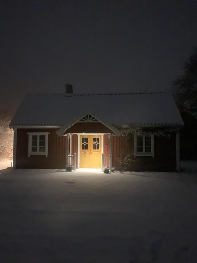 Bo I Egen Stuga Pa Haerlig Oelandsgard Köpingsvik Kültér fotó
